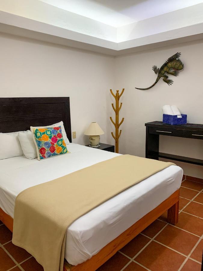 La Iguana Vallarta Lgbt Adults Only - Romantic Zone - Party Clubbing Street Puerto Vallarta Exteriör bild