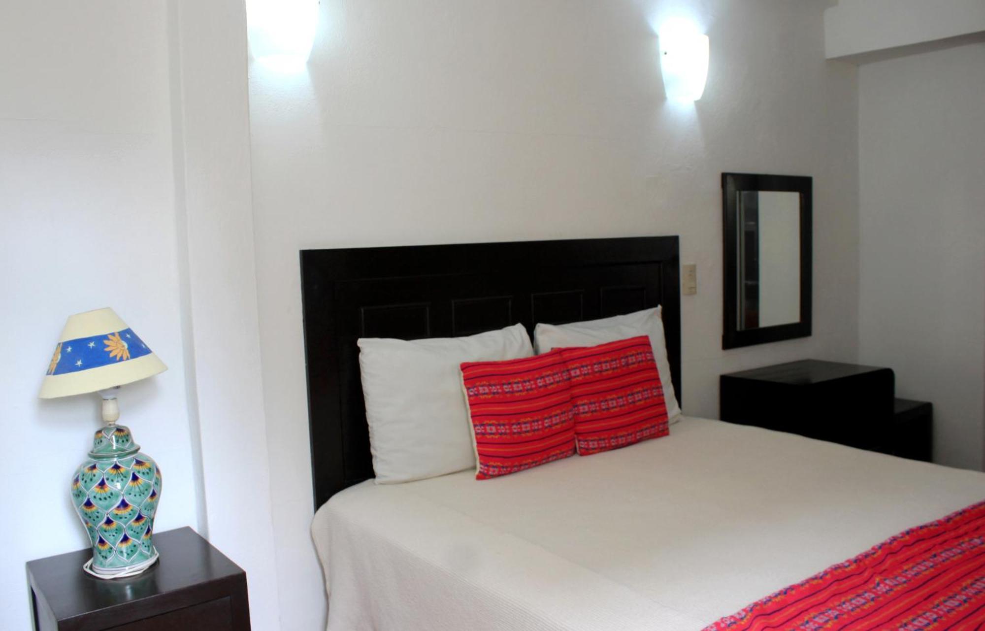 La Iguana Vallarta Lgbt Adults Only - Romantic Zone - Party Clubbing Street Puerto Vallarta Rum bild